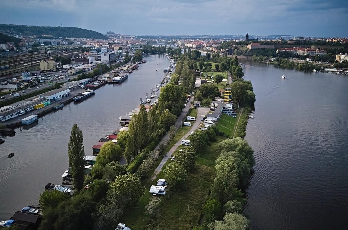 Přístaviště Císařská louka na paddleboardu windsurfingkarlin (1)